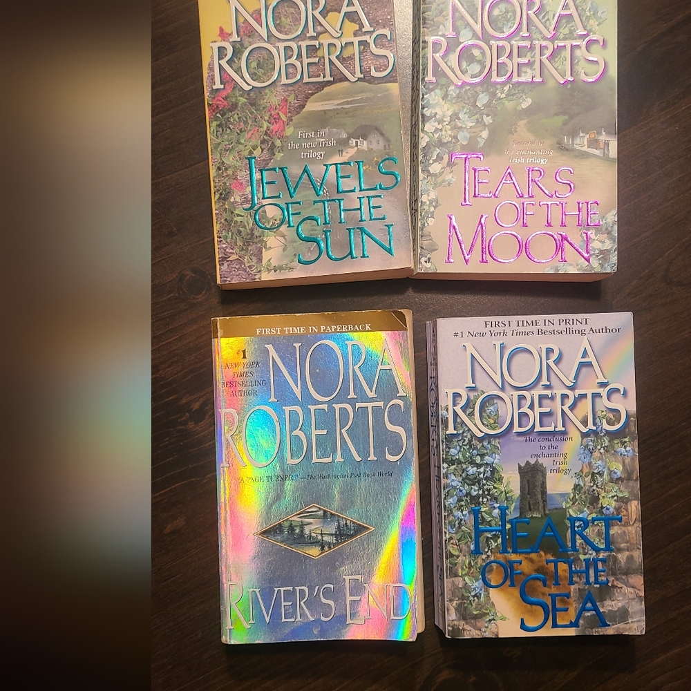 ❤️NORA ROBERTS trilogy - Picture 1 of 6